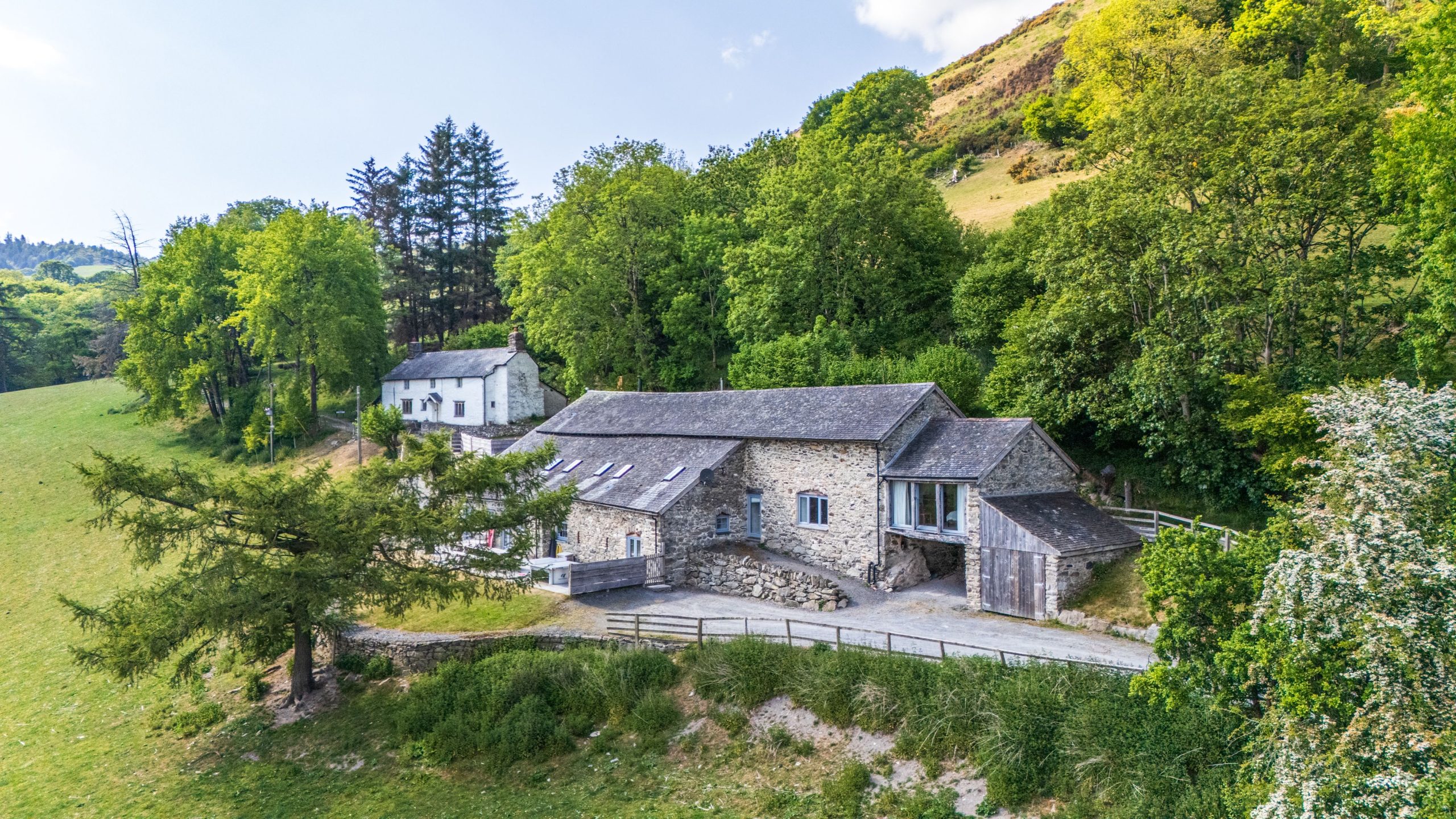 Upper Valley Barn - Image 1