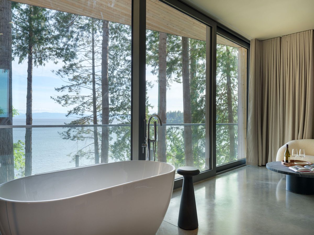 Tsuga Beach Inn