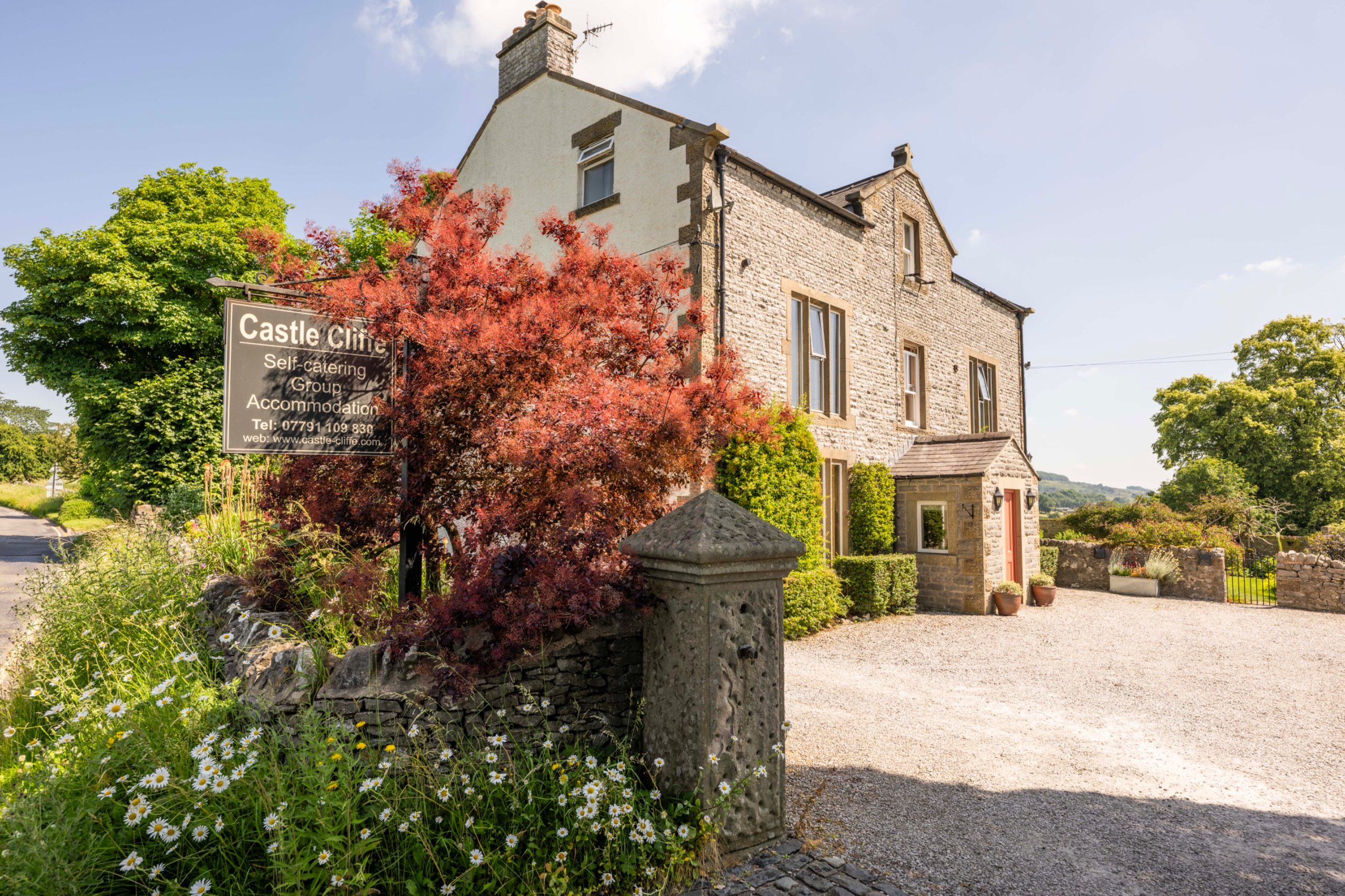Castle Cliffe - Image 1