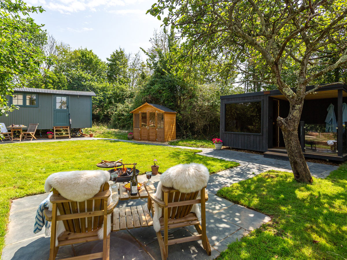 The Orchard Hut & Sauna