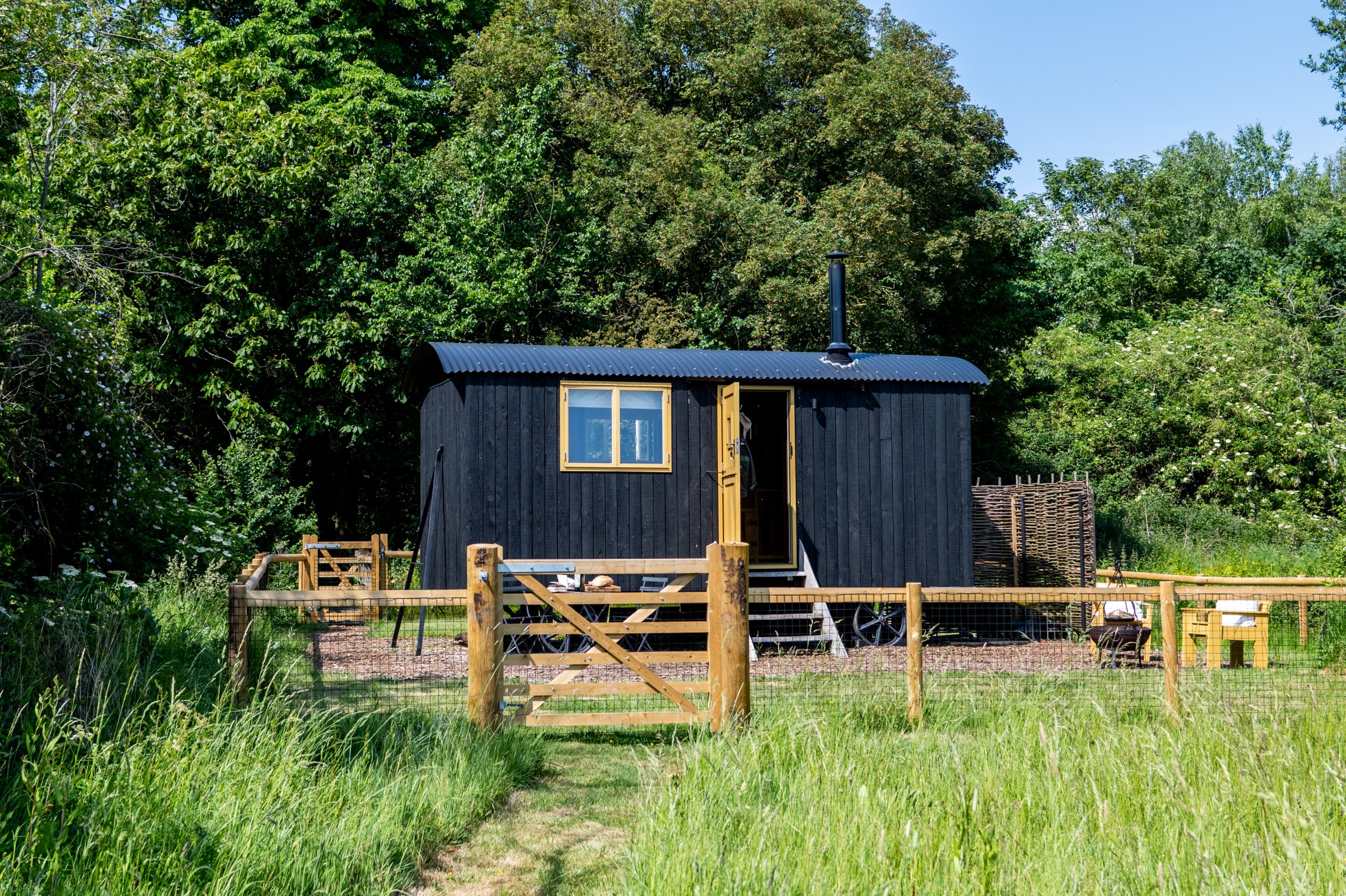 Russet Hut - Image 1