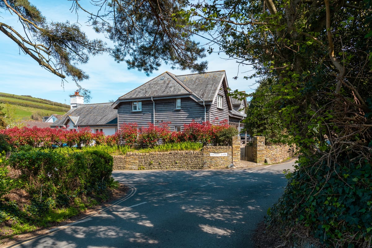 Surfers Roost - Image 1