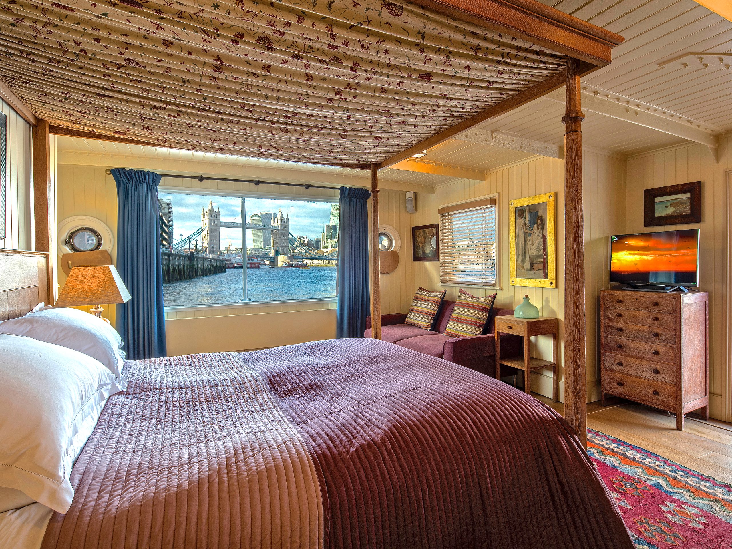 The Harpy Houseboat