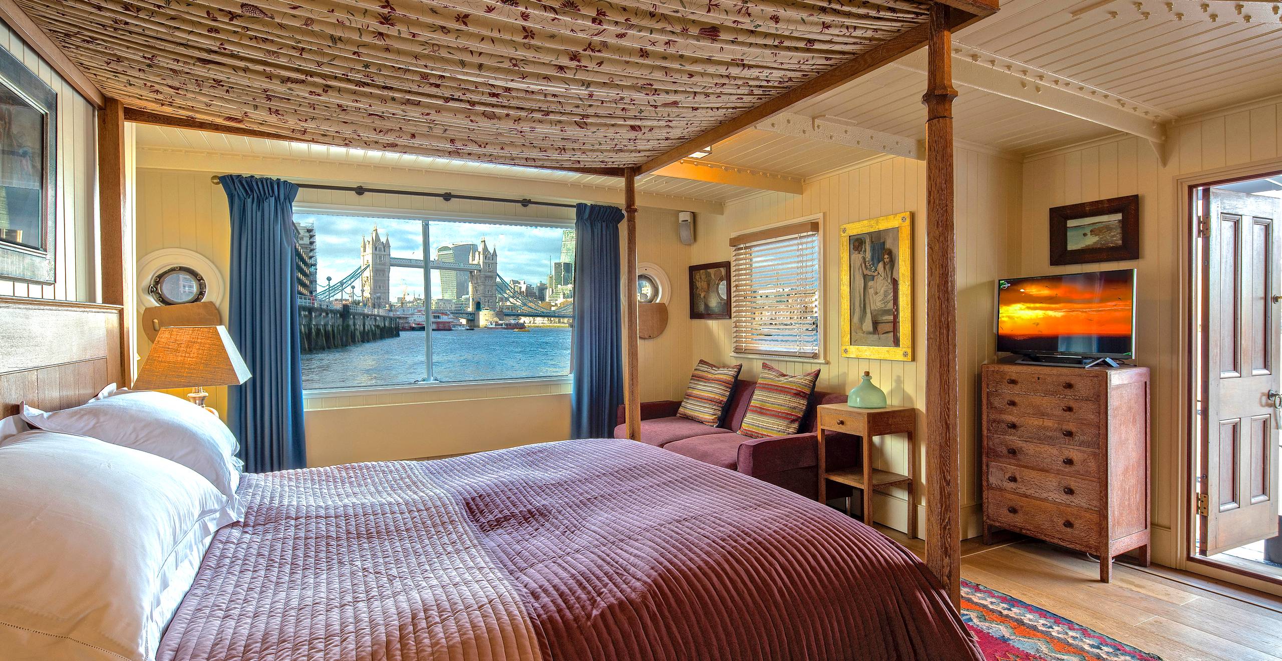 The Harpy Houseboat