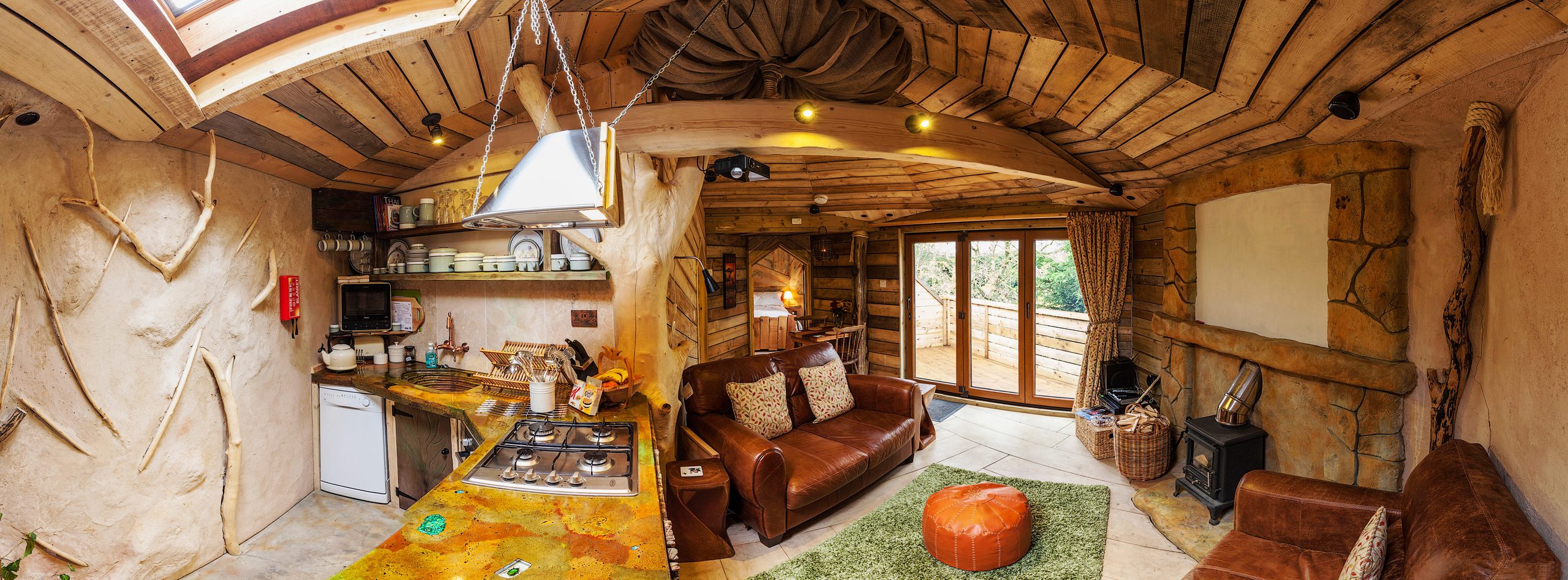 Treehouse Hideaway Spa - Image 1