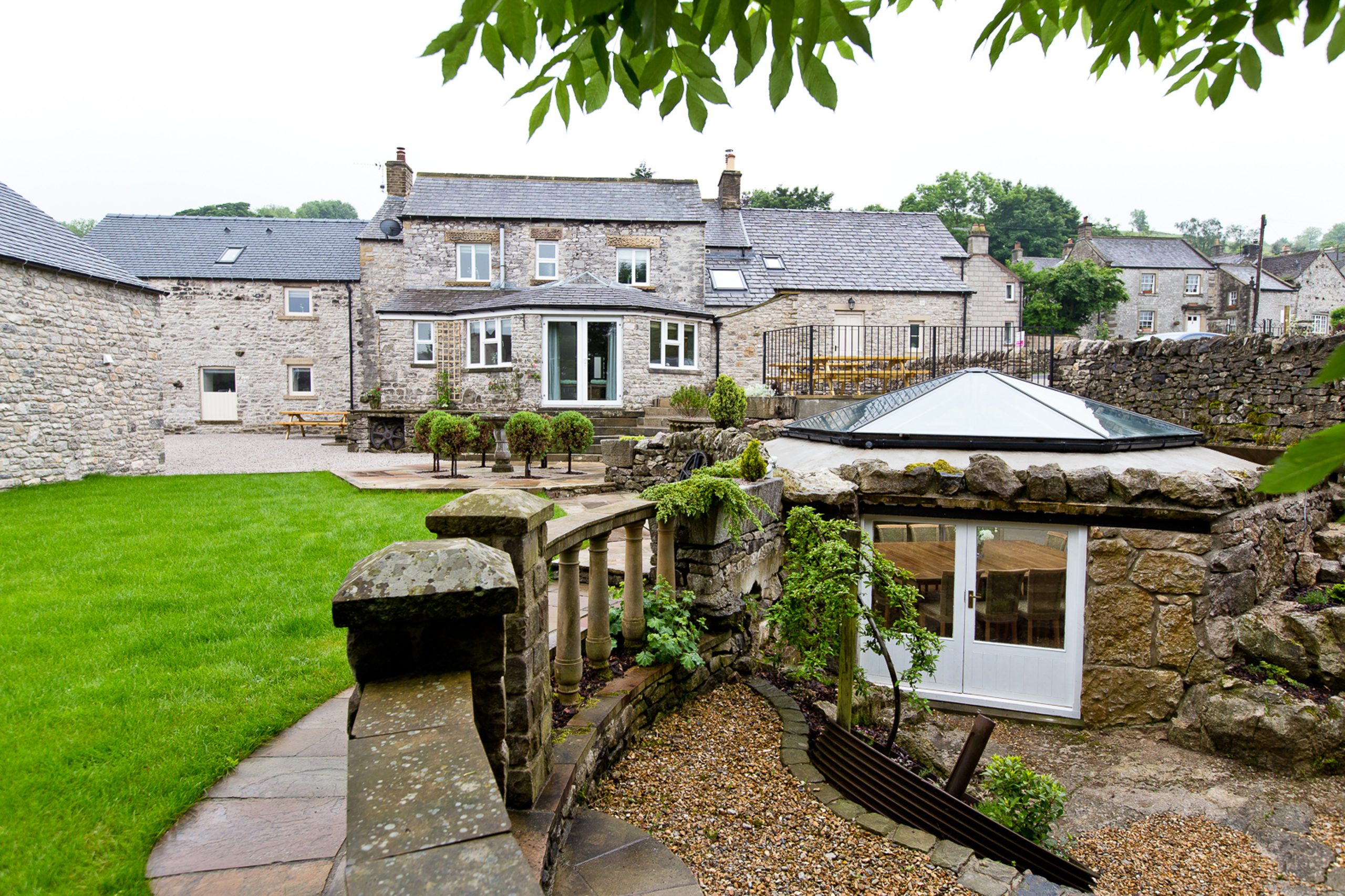 Star at Taddington - Image 1