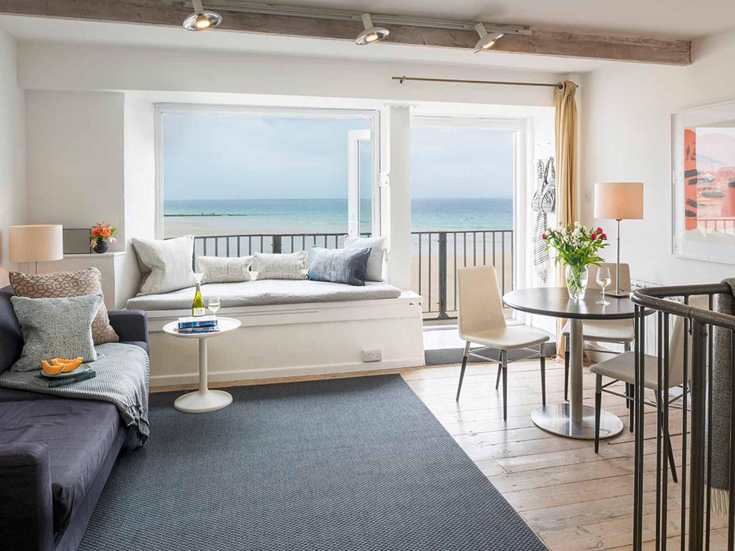 Men Mor Apartment
