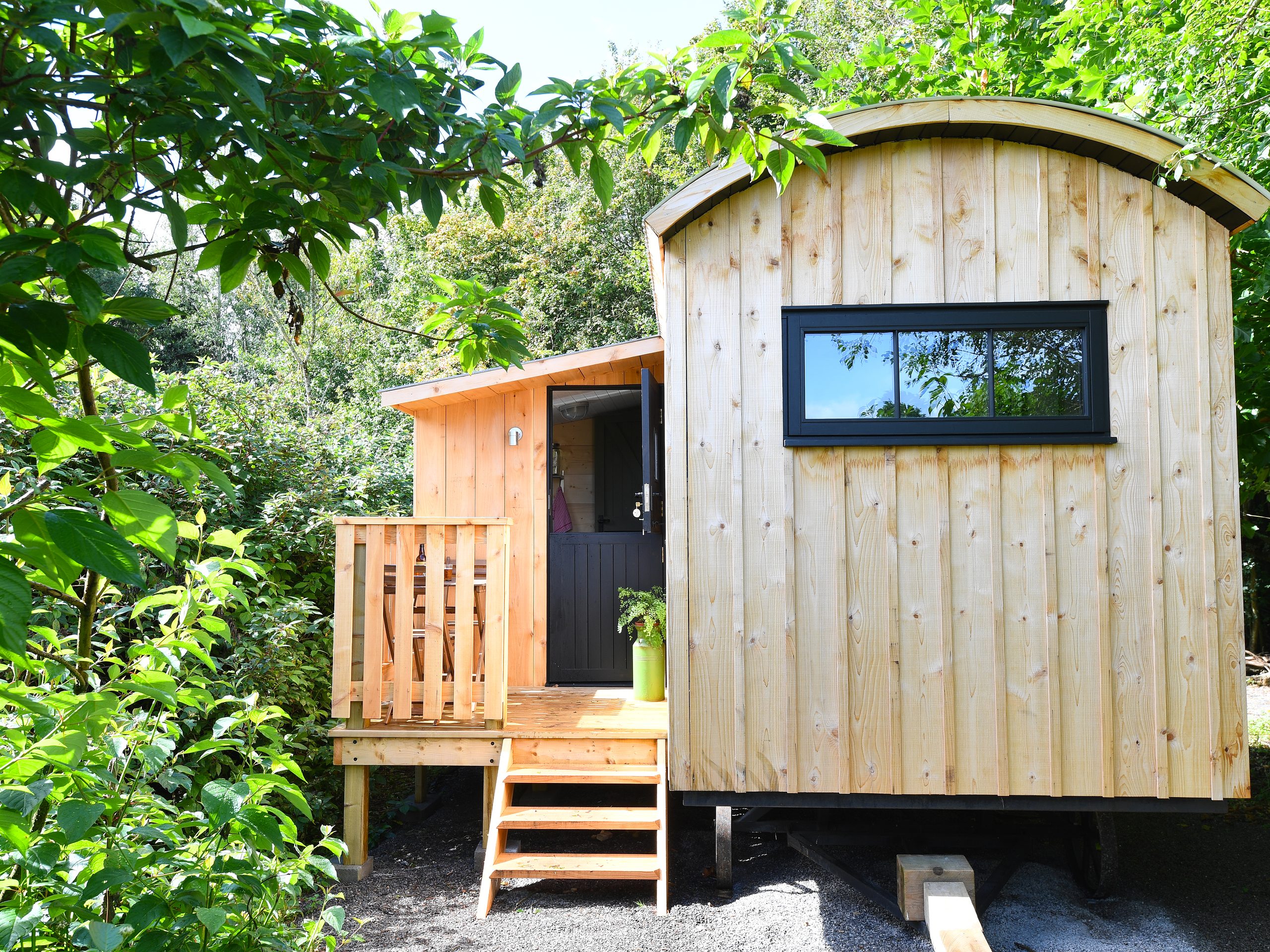 Hide Wales - The Bugail Hut