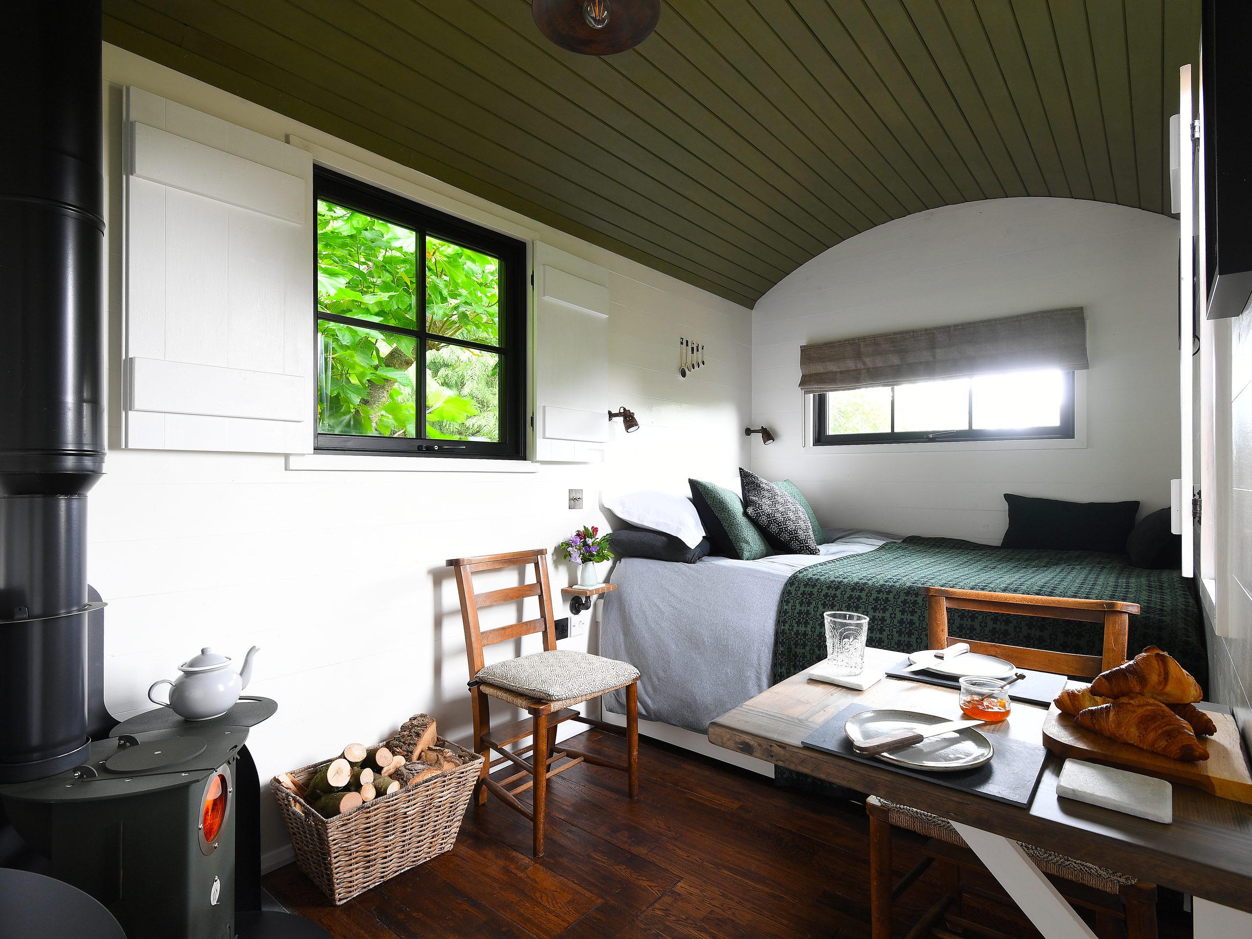 Hide Wales - The Bugail Hut