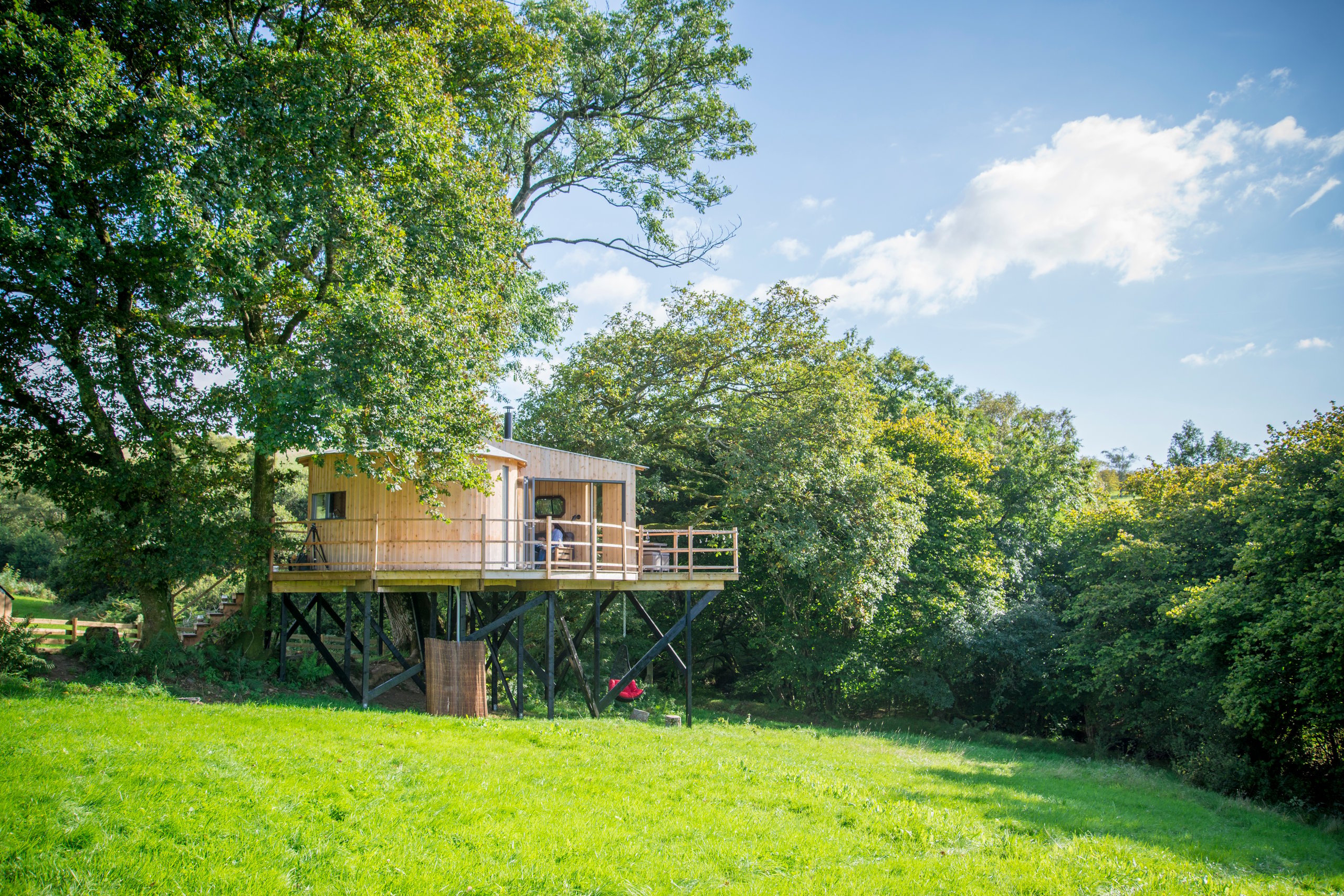 Ty'r Onnen Treehouse