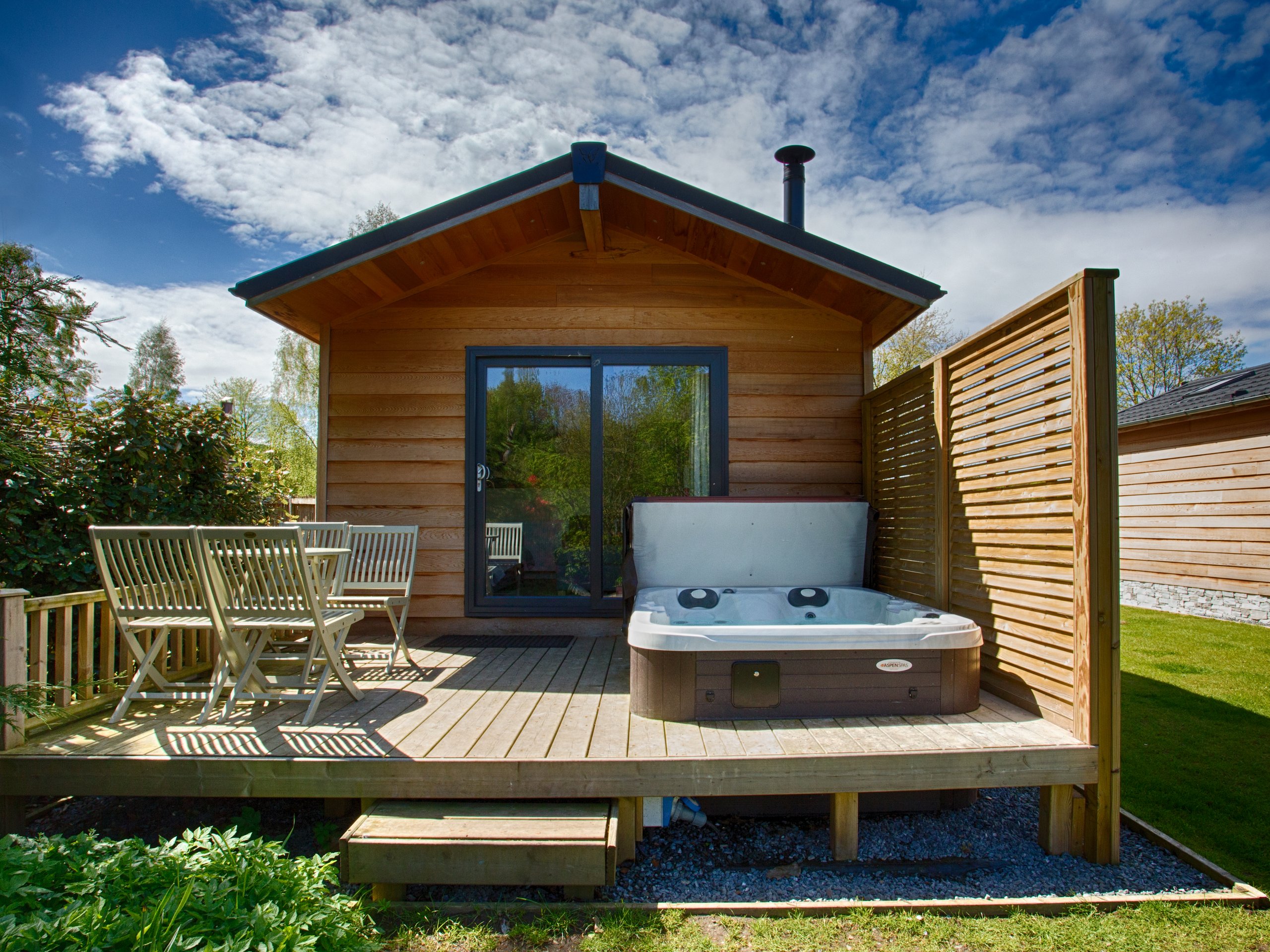 Braidhaugh Riverside Lodge with Hot Tubs