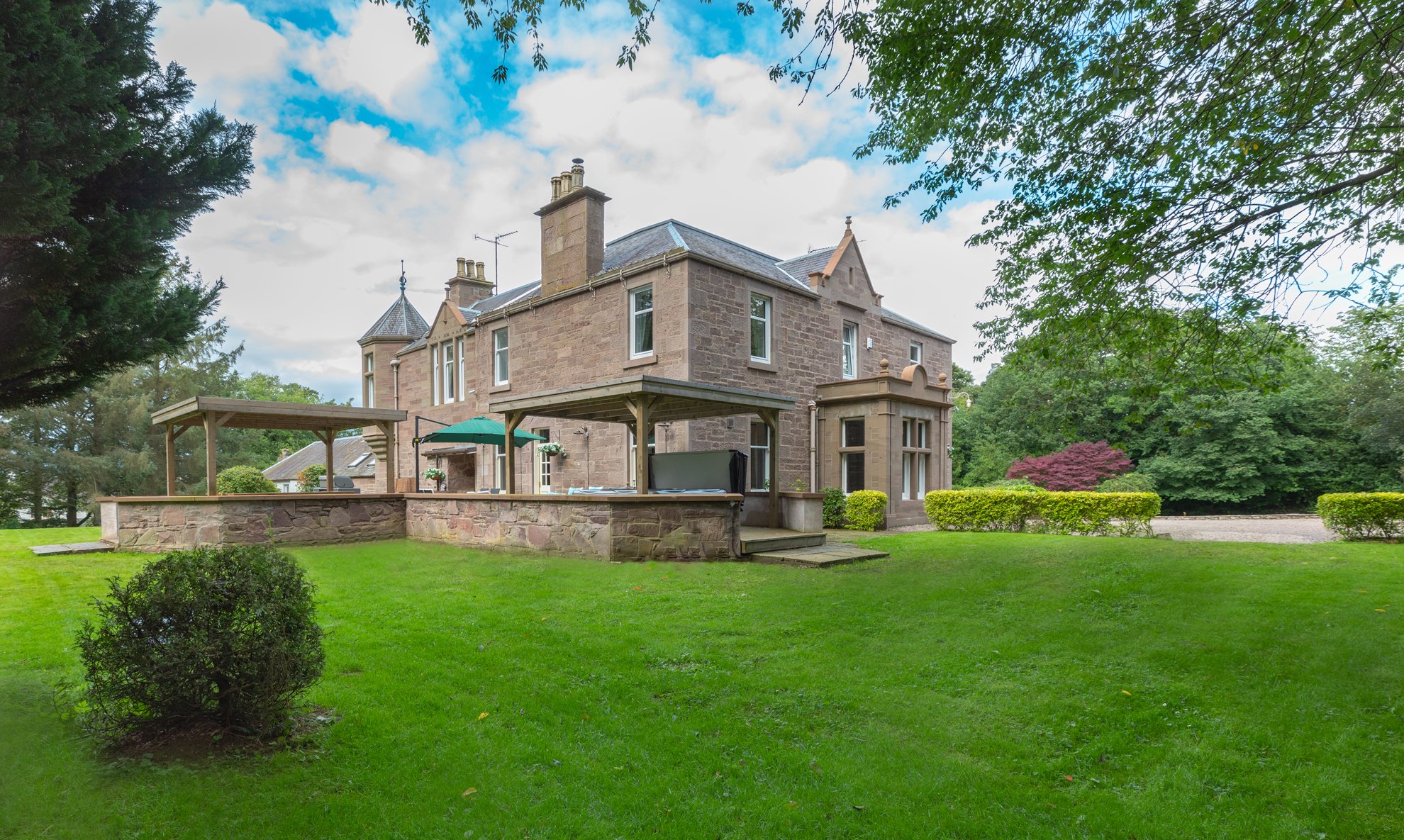 Castleton House
