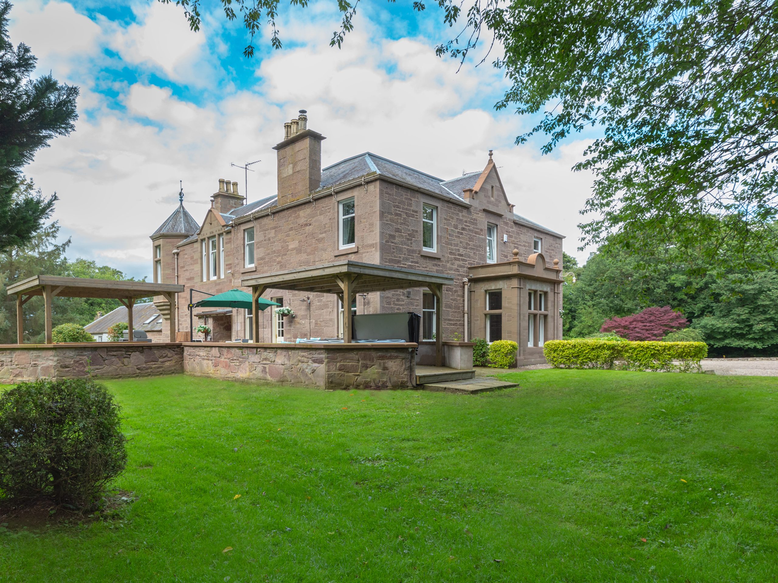 Castleton House